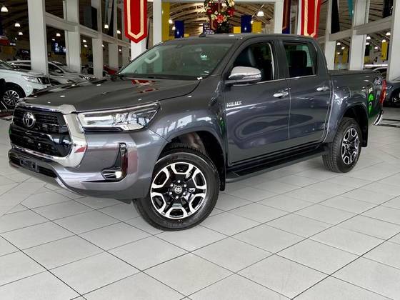 TOYOTA HILUX 2.8 D-4D TURBO DIESEL CD SRX 4X4 AUTOMÁTICO